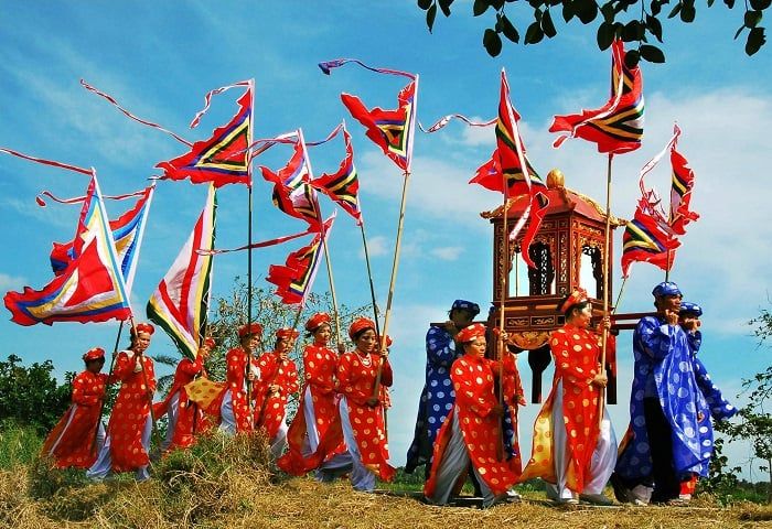 Tây Ninh có những lễ hội truyền thống nào? Lễ Kỳ Yên là một trong những lễ hội được tổ chức hằng năm ở các ngôi đình tại Nam Bộ và Tây Ninh, đặc biệt là lễ Kỳ Yên tại đình Gia Lộc (Trảng Bàng).