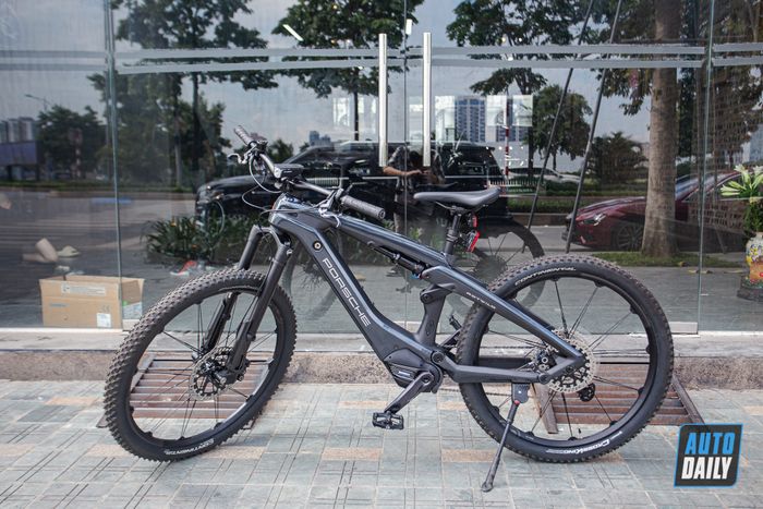 Bất ngờ trước chiếc xe đạp Porsche eBike Cross trị giá gần 300 triệu tại Việt Nam porsche-ebike-cross-Mytour-1.JPG