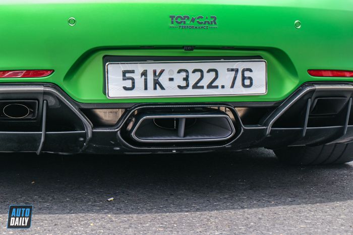 Gặp phải chiếc Mercedes-AMG GT R có giá trên 16 tỷ, màu sơn dễ nhầm với xe của Qua Vũ mercedes-amg-gtr-Mytour-15.JPG
