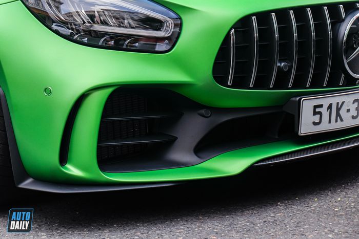 Phát hiện Mercedes-AMG GT R có giá trị hơn 16 tỷ, màu sơn dễ nhầm lẫn với chiếc của Qua Vũ mercedes-amg-gtr-Mytour-3.JPG