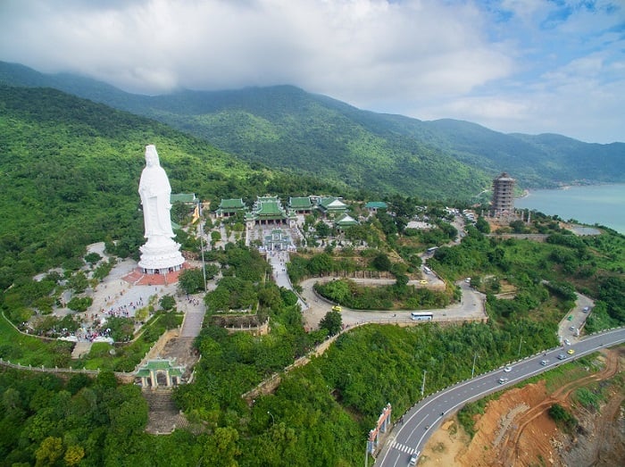 Khung cảnh thiên nhiên tuyệt đẹp tại chùa Linh Ứng (Nguồn ảnh: Sưu tầm)