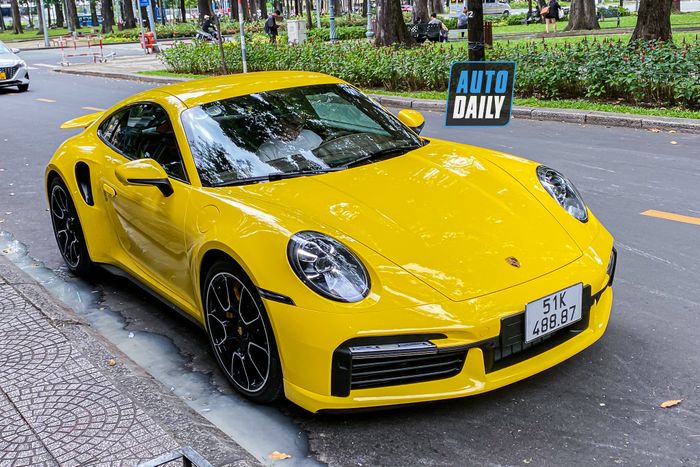 Chiêm ngưỡng chiếc Porsche 911 Turbo S màu vàng độc nhất Việt Nam của đại gia Sài Gòn