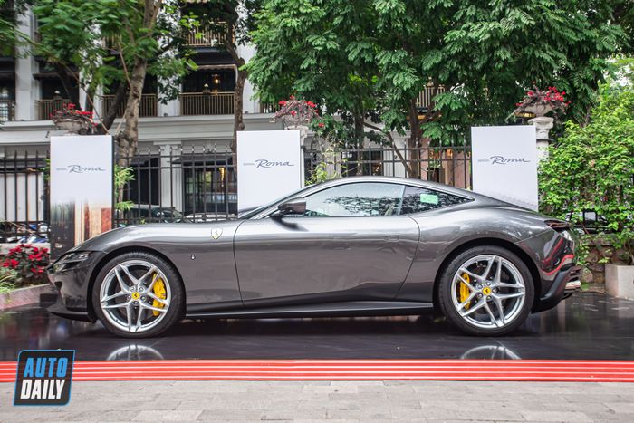 Khám phá chiếc Ferrari Roma chính hãng có giá trên 20 tỷ đồng, sở hữu màu sơn độc đáo