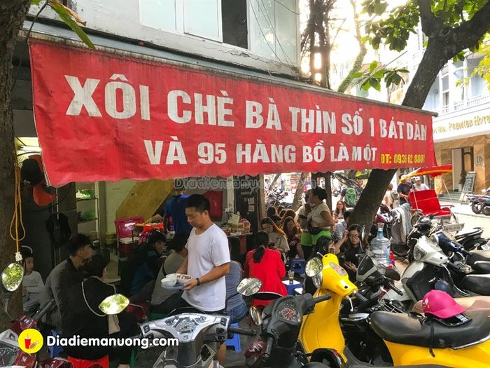 Xôi chè Bà Thìn - Điểm hẹn quen thuộc của những người yêu thích đồ ngọt tại Hà Nội 2