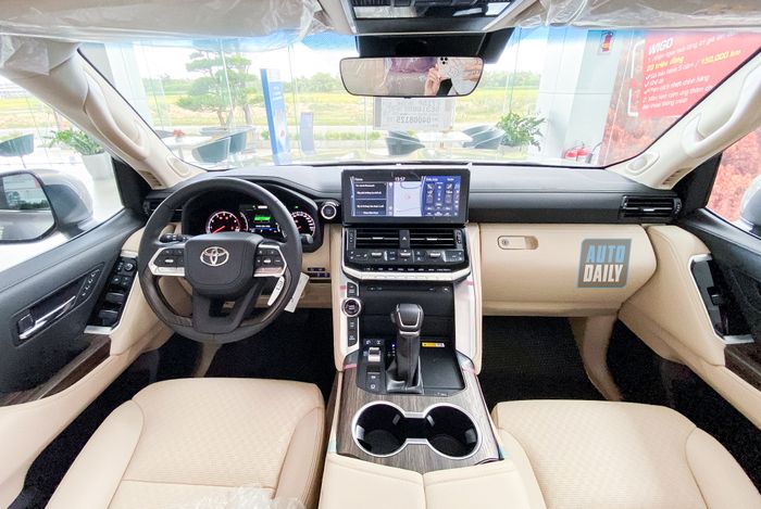 Chi tiết Toyota Land Cruiser LC300 với biển số đẹp của đại gia ở Vĩnh Phúc