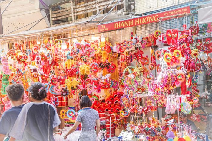 Ghé Phố Hàng Mã lung linh rước đèn trong đêm Trung Thu lần thứ ba