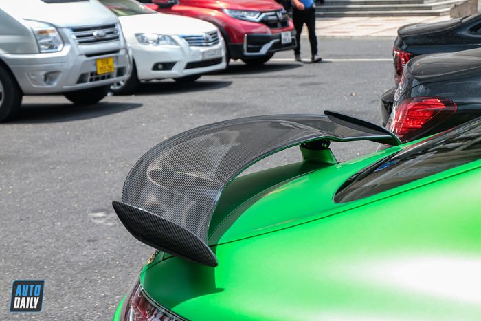 Phát hiện Mercedes-AMG GT R có giá trị hơn 16 tỷ, màu sơn dễ nhầm lẫn với chiếc của Qua Vũ mercedes-amg-gtr-Mytour-5.JPG