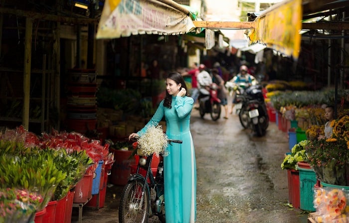 Chợ hoa Hồ Thị Kỷ