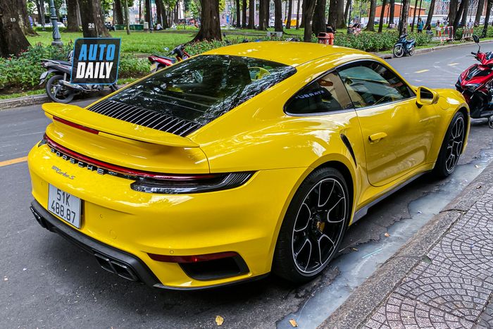 Chiếc Porsche 911 Turbo S màu vàng độc nhất Việt Nam của đại gia Sài Gòn