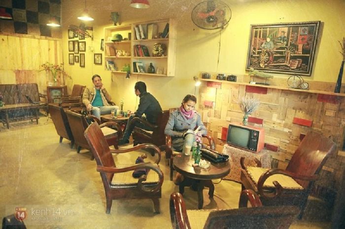 Area 21 Cafe tạo ấn tượng mạnh với không gian thoáng đãng và view đẹp