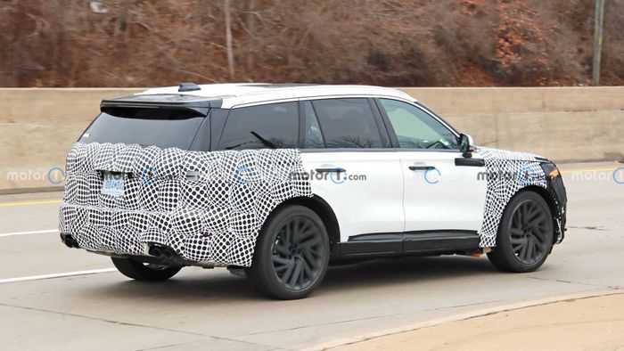 Lincoln Aviator 2024 sẽ trải qua lần cải tiến đầu tiên, hứa hẹn nhiều nâng cấp 2024-lincoln-aviator-rear-view-spy-photo.jpg