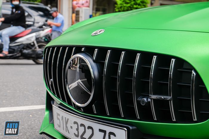 Phát hiện Mercedes-AMG GT R có giá trị hơn 16 tỷ, màu sơn dễ nhầm lẫn với chiếc của Qua Vũ mercedes-amg-gtr-Mytour-9.JPG