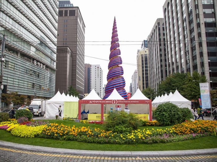 Khám phá suối Cheonggyecheon, điểm sáng giữa lòng Seoul