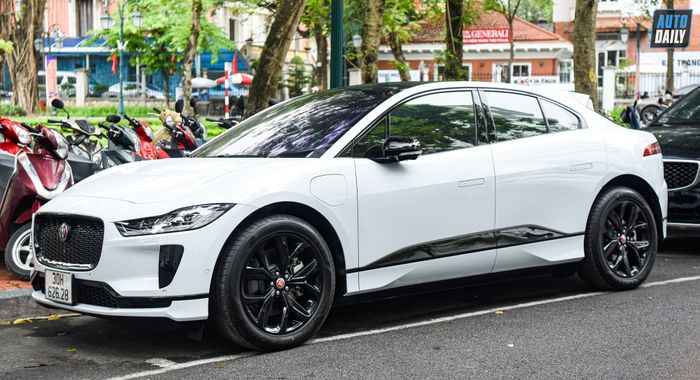 Xe điện Jaguar I-Pace EV400 chính hãng tại Hà Nội, có thể đi được 470 km sau mỗi lần sạc adt-2264.jpg