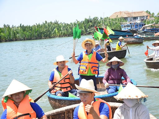 Đề xuất một lịch trình thú vị để khám phá rừng dừa Bảy Mẫu Hội An trong một ngày - một phiên bản miền Tây sông nước của phố cổ.