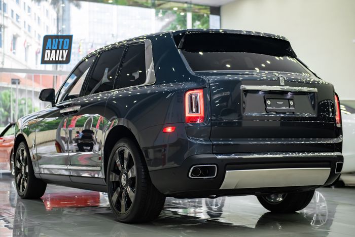 Khám phá chiếc Rolls-Royce Cullinan 2022 với màu sắc độc nhất tại Việt Nam