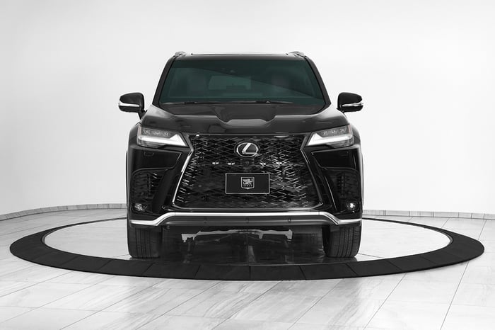 Lexus LX 600 phiên bản bọc thép chống lựu đạn của Inkas đã được tái chế để trở thành một cỗ máy bảo vệ siêu an toàn, hướng tới phục vụ những khách hàng VIP cần được bảo vệ.