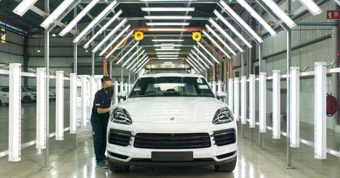 Porsche Cayenne đầu tiên được xuất xưởng từ nhà máy ở Malaysia, có giá 2,98 tỷ đồng