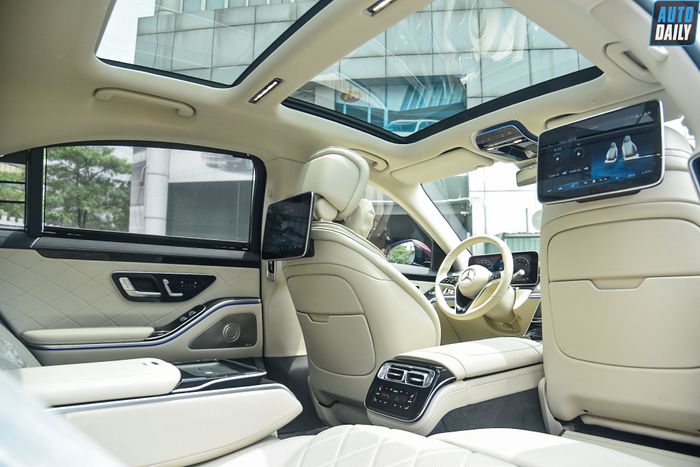 Chuyển đổi Mercedes-Benz S450 tiêu chuẩn thành S-Class Maybach 2022 22.jpg