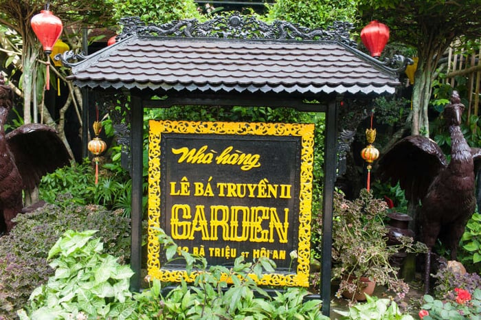 Le Ba Truyen Restaurant Hoi An - Điểm đến độc đáo của ẩm thực Việt với kiến trúc phố cổ 3