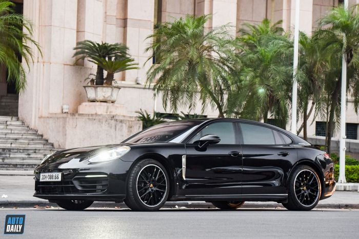 Ngắm Porsche Panamera 4 Executive 2021 khoe dáng trên phố Hà Nội adt-3830.jpg