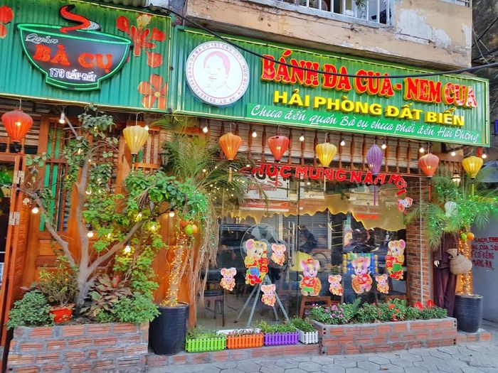 Nhớ ghé qua thưởng thức Bánh đa cua Bà Cụ khi đến Hải Phòng
