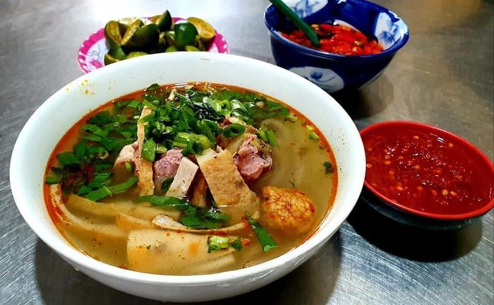 Khám phá bánh canh bà Quýt khi đến Hội An 7