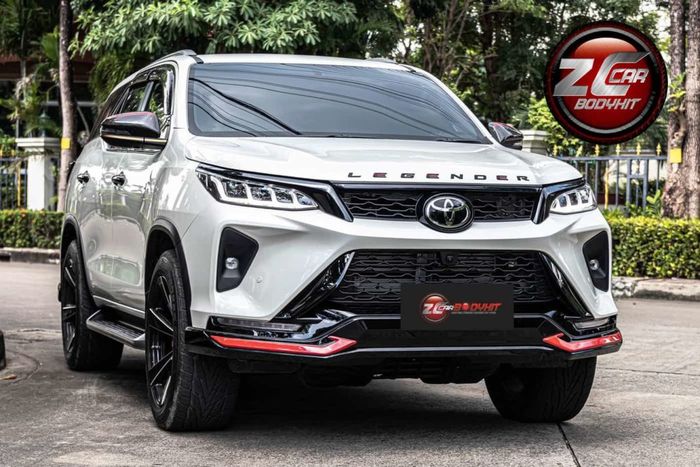 Toyota Fortuner Hybrid 2023 sẽ giàu trang bị hơn và tiết kiệm nhiên liệu hơn, đối mặt với thách thức từ Hyundai Santa Fe