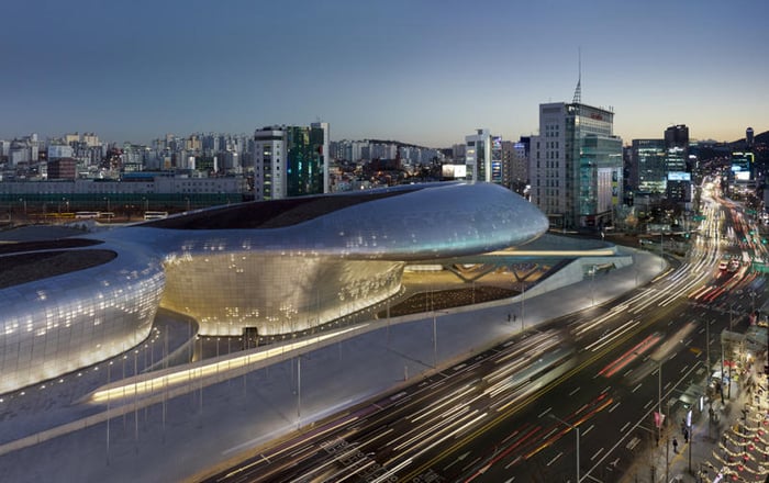 Check-in Dongdaemun Design Plaza với kiến trúc ấn tượng