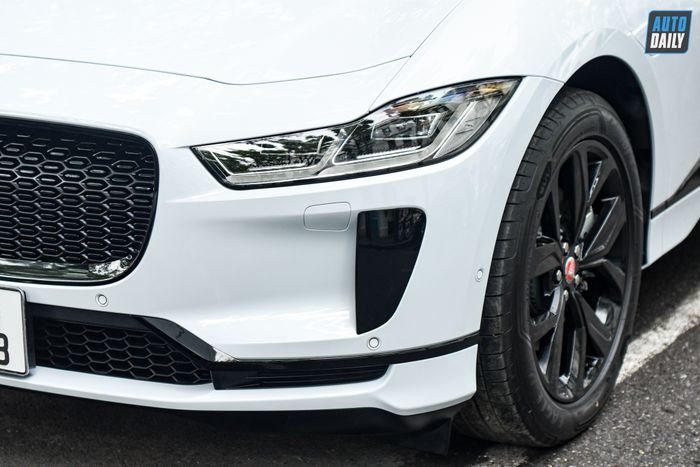 Xe điện Jaguar I-Pace EV400 chính hãng đến từ Hà Nội, có thể di chuyển 470 km/lần sạc adt-2213.jpg