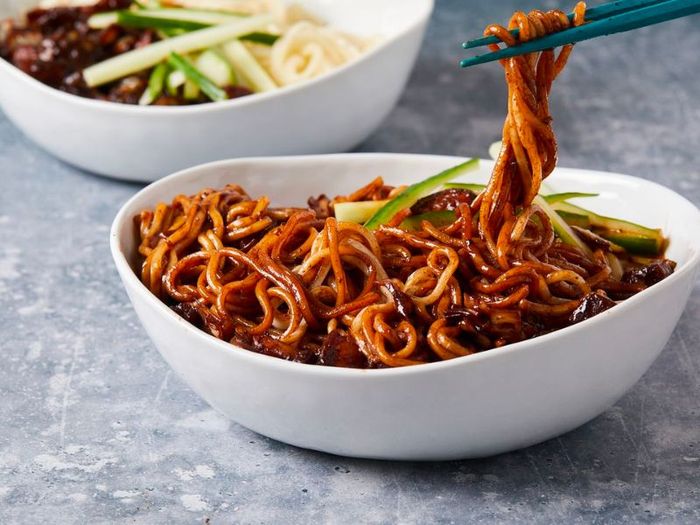 Thưởng thức mì Jajangmyeon ngon và nổi tiếng ở Hàn Quốc 6