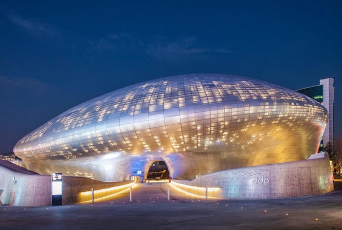 Check-in Dongdaemun Design Plaza với kiến trúc ấn tượng