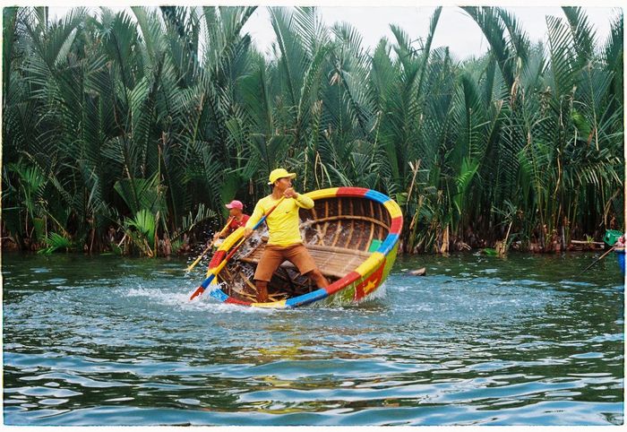 Khu sinh thái rừng dừa Bảy Mẫu Hội An - Trải nghiệm múa thuyền thúng trên sông là điều thú vị