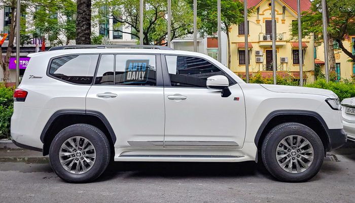 Phát hiện Toyota Land Cruiser GR Sport 2022 tại Việt Nam 20220814-162031-hdr-copy.jpg