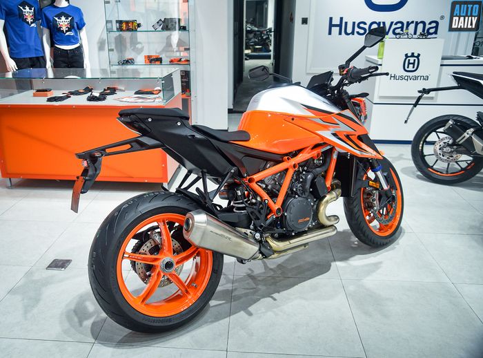 Thông tin chi tiết về KTM 1290 Super Duke R Evo có giá bằng Hyundai Tucson xăng đặc biệt ktm-1290-super-duke-r-17.jpg