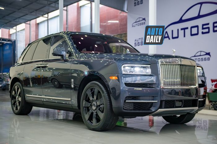 Khám phá chiếc Rolls-Royce Cullinan 2022 với màu sắc độc nhất tại Việt Nam