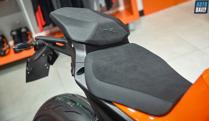 Thông tin chi tiết về KTM 1290 Super Duke R Evo với giá bằng Hyundai Tucson xăng đặc biệt ktm-1290-super-duke-r-23.jpg