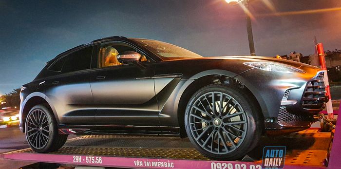 Siêu SUV Aston Martin DBX707 lần đầu tiên xuất hiện tại Việt Nam, có giá từ 21,8 tỷ đồng