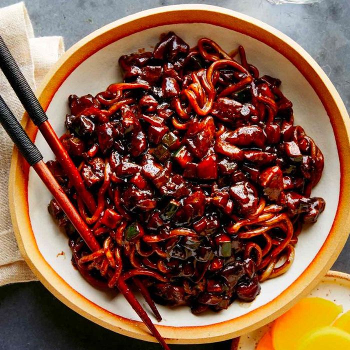 Thưởng thức mì Jajangmyeon ngon và nổi tiếng ở Hàn Quốc 8