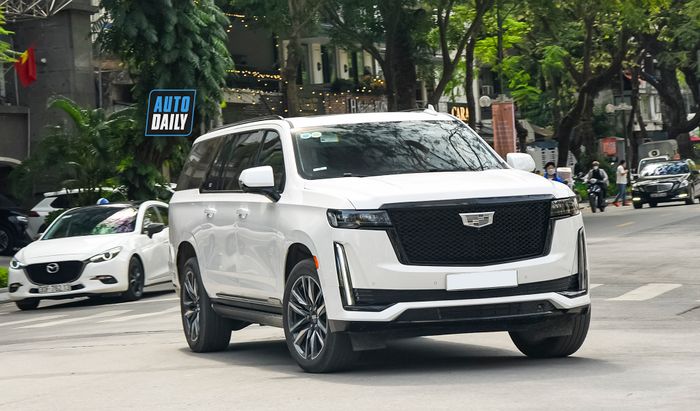 Chiếc Cadillac Escalade ESV 600 phiên bản Sport năm 2021 có giá khoảng 12 tỷ đồng tại Hà Nội adt-2972-copy.jpg