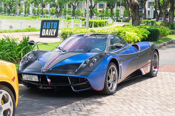 Minh Nhựa lái chiếc Pagani Huayra trị giá hàng trăm tỷ xuống phố, tụ họp với chiếc Ferrari F8 triệu đô của Cường Đô-la