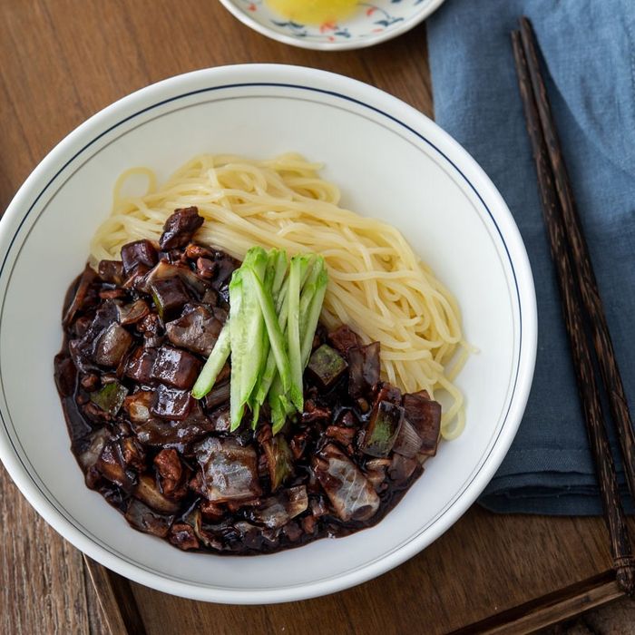 Thưởng thức mì Jajangmyeon ngon và nổi tiếng ở Hàn Quốc 4