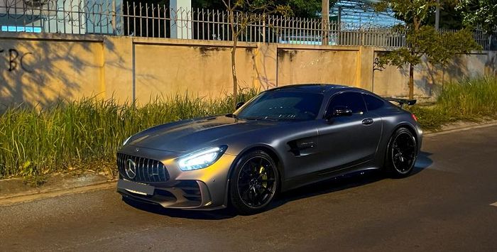 Đại gia Đặng Lê Nguyên Vũ đã mua chiếc Mercedes-AMG GT R từ doanh nhân Quốc Cường.