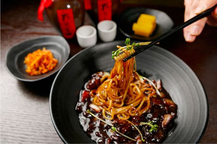 Thưởng thức mì Jajangmyeon ngon và nổi tiếng ở Hàn Quốc 3