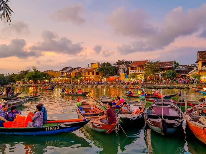 Chợ đêm Nguyễn Hoàng Hội An - Nơi sôi động nhất trong khu phố cổ 3