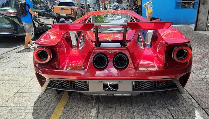 Ông chủ của chuỗi cửa hàng cafe Trung Nguyên mua chiếc siêu xe Ford GT Cặp đôi Ford GT hiếm hoi xuất hiện tại Việt Nam 186459513-1114934765692497-222584171368243910-n.jpg