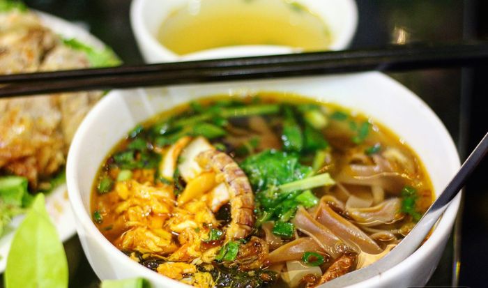 Nhớ ghé qua thưởng thức Bánh đa cua Bà Cụ khi đến Hải Phòng