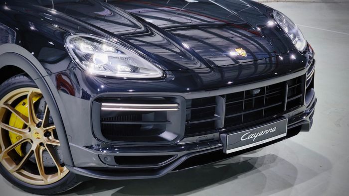 Một đại gia ở Nam Định đã mua chiếc Porsche Cayenne Turbo GT với giá hơn 12 tỷ đồng.