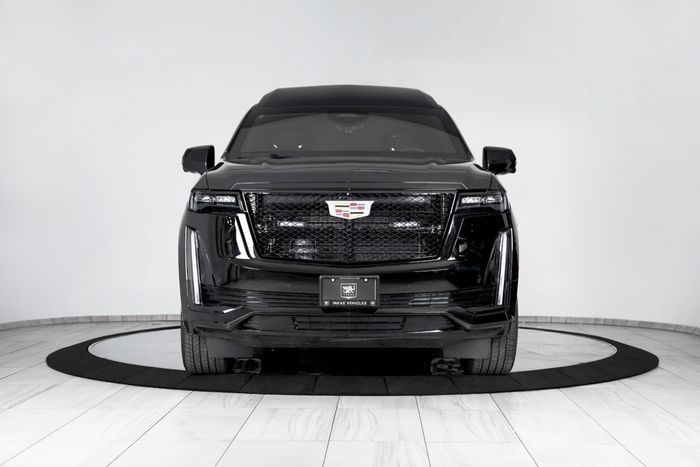 Đây là phiên bản Cadillac Escalade bọc thép cao cấp dành cho những người cần sự an toàn tuyệt đối. Hình ảnh thể hiện rõ chiếc SUV được bọc thép này.