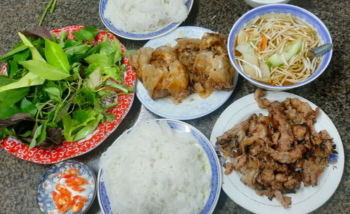 Food tour Hải Phòng 2N1Đ chỉ với 1 triệu, bạn dám không? 3